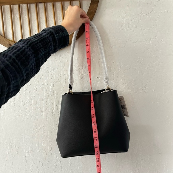 Michael Kors Black Medium Pratt Bucket Bag New with Tags Gold Double Pocket - Picture 3 of 12